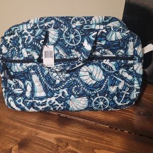 VERA BRADLEY GRAND TRAVELER IN SHORE ENOUGH PATTERN. This is the larger traveler